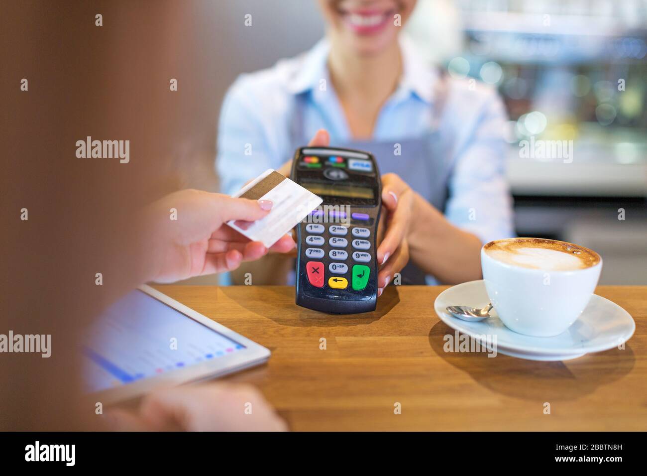 Paying for coffee Stock Photo Alamy