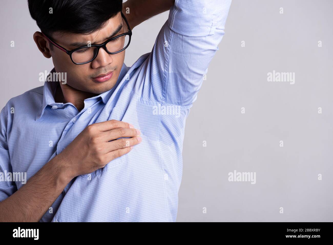 китайский спрей от пота. стоп-агент прокладки для подмышек от пота, с ионами серебра белые 20 шт. рубашка женская вайкики. дезодорант 20 мл. подкладки для подмышек от пота.