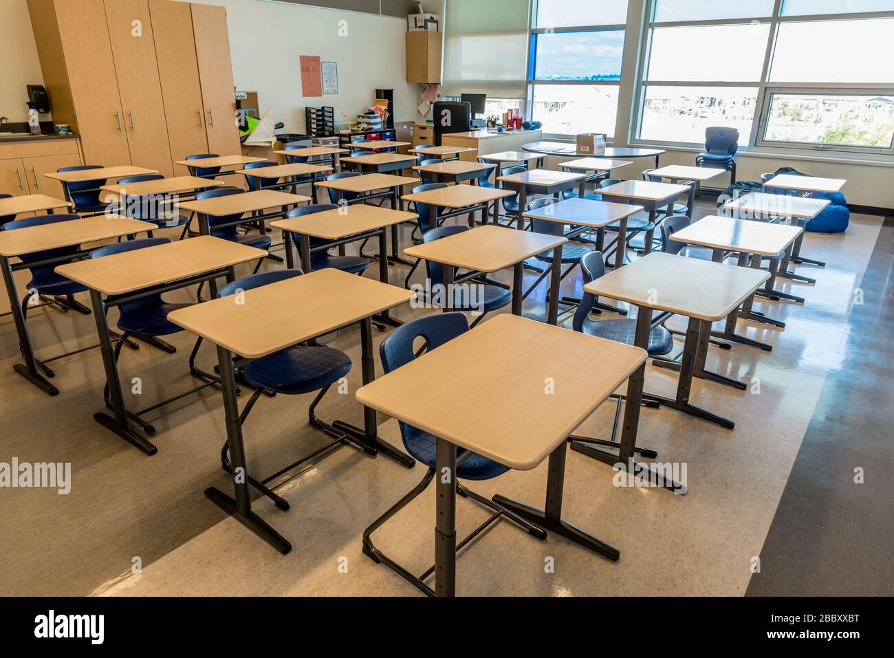 Empty computer classroom seats hi-res stock photography and images - Alamy