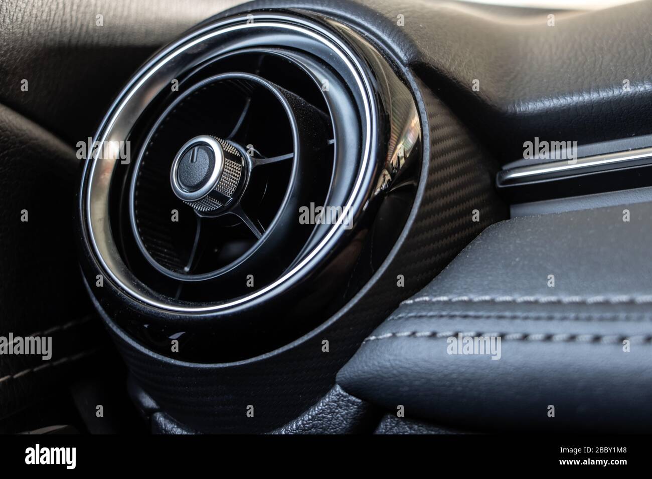 Air conditioning vent with possible change direction and intensity of