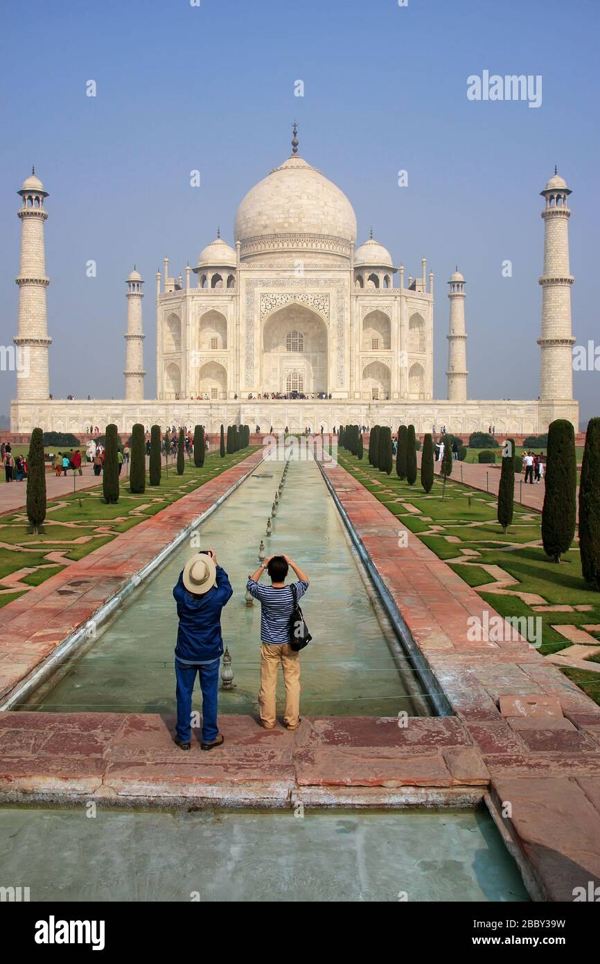 The people visit Taj Mahal editorial stock photo. Image of mumtaz - 39190153