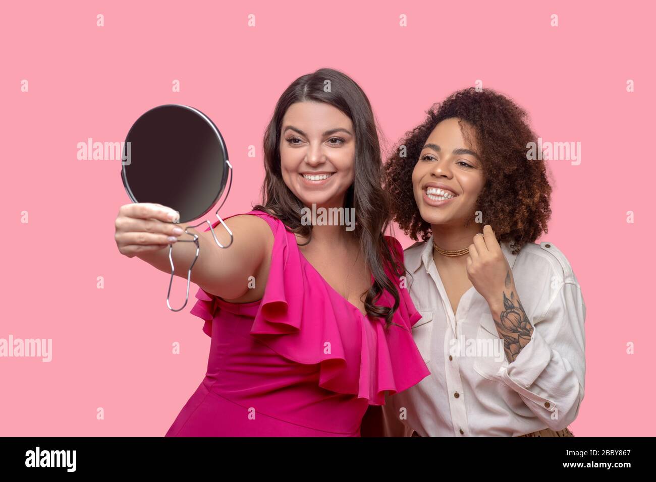 Short curly hair mirror hi-res stock photography and images - Alamy