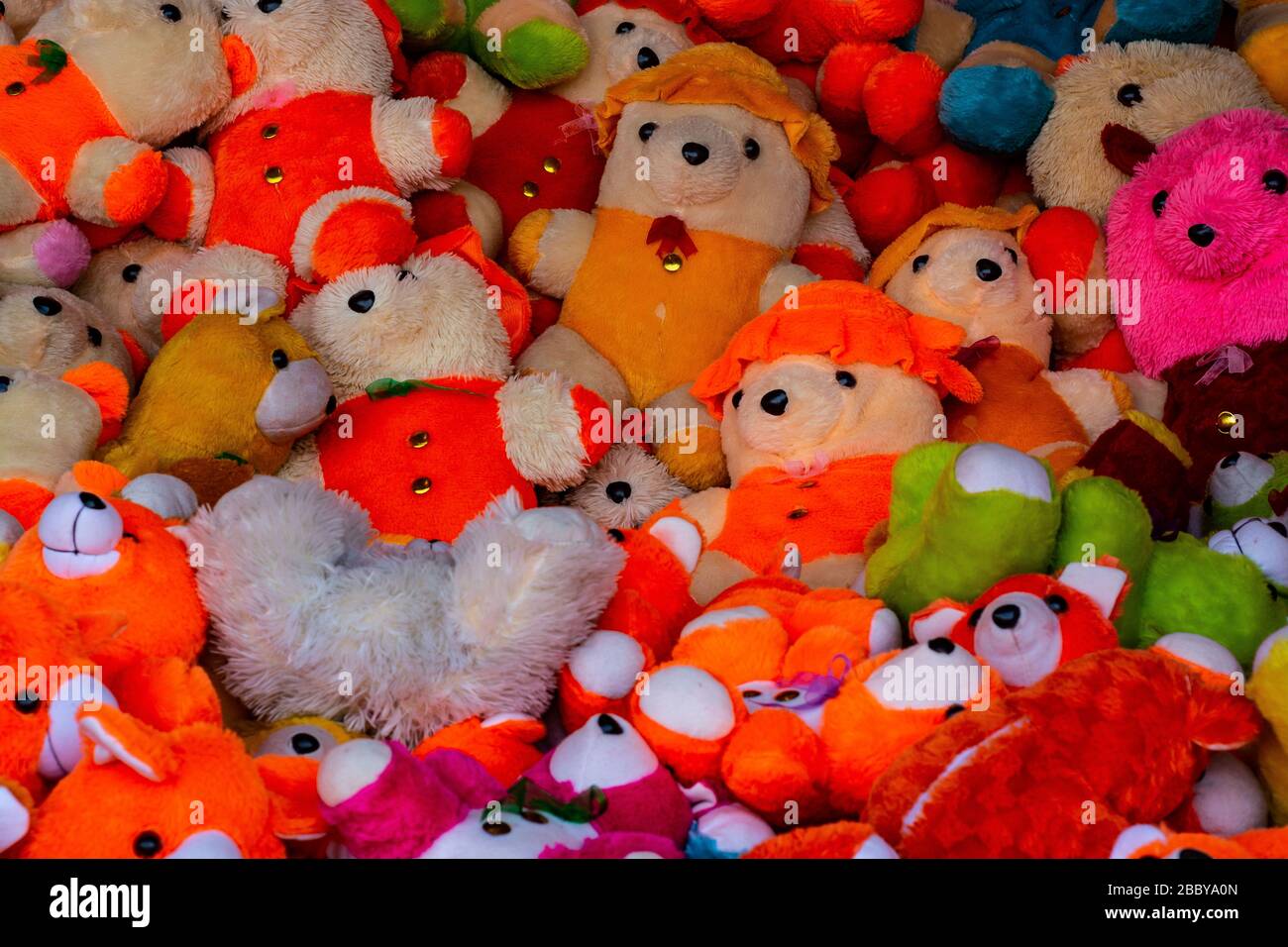 https://c8.alamy.com/comp/2BBYA0N/pile-of-soft-fuzzy-childhood-teddy-bear-toys-2BBYA0N.jpg