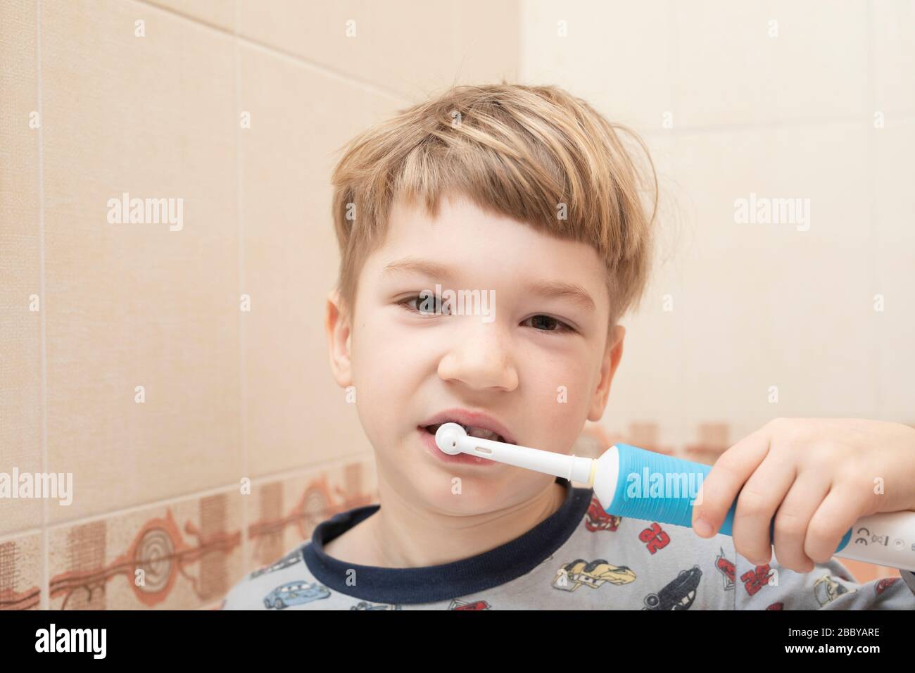 Child brushing teeth sink water hires stock photography and images Alamy