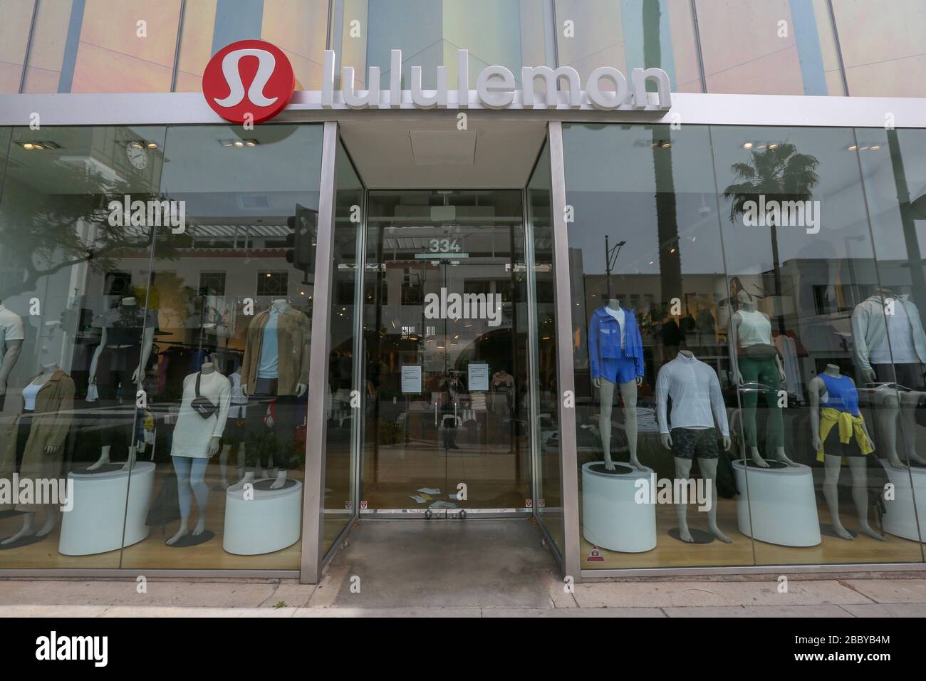 Lululemon and store hi-res stock photography and images - Alamy