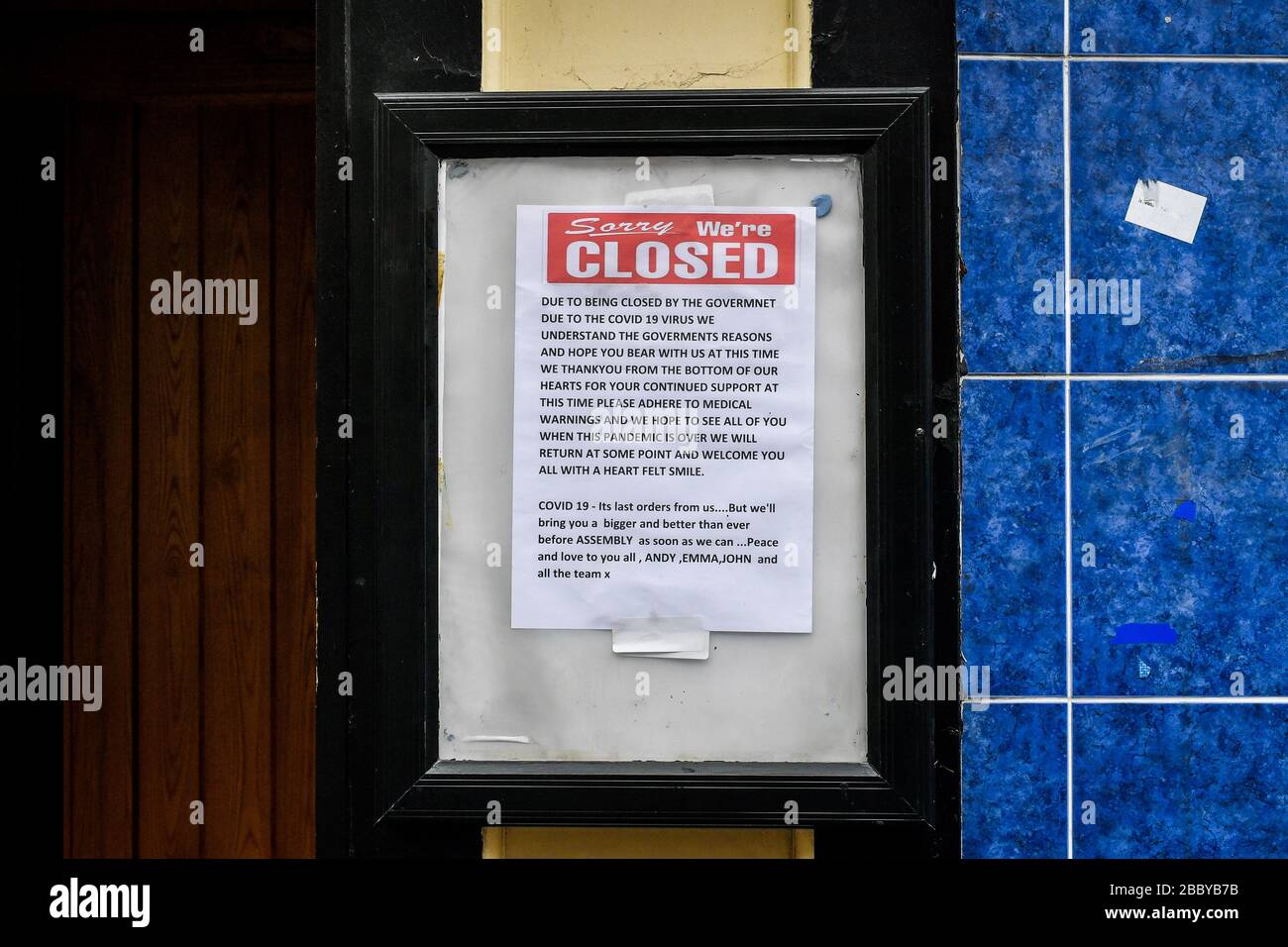 A coronavirus notice taped to a pub doorway in Bristol as the UK continues in lockdown to help curb the spread of the coronavirus. Stock Photo