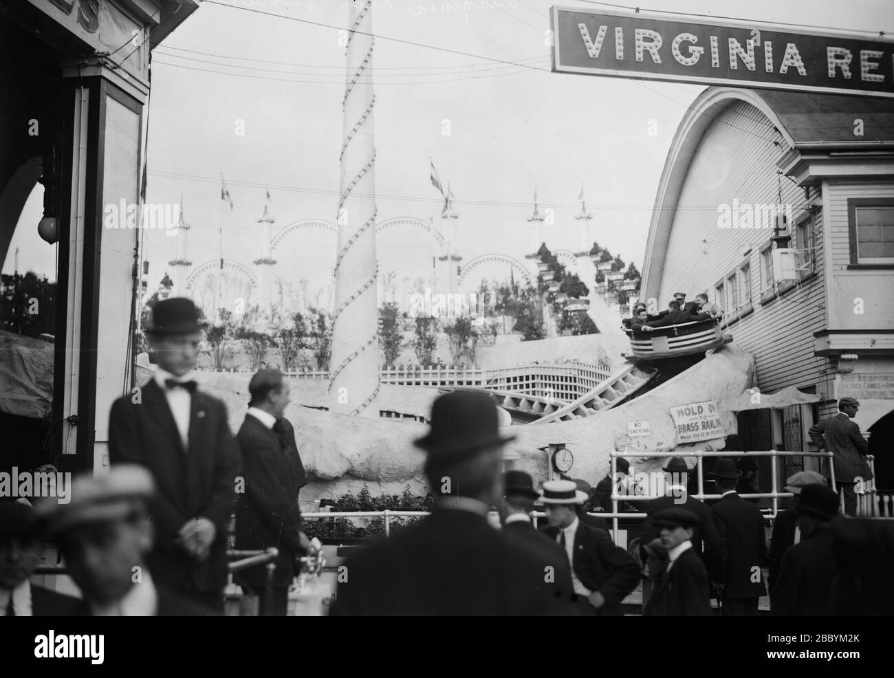 Early 1900s amusement park hi-res stock photography and images - Alamy