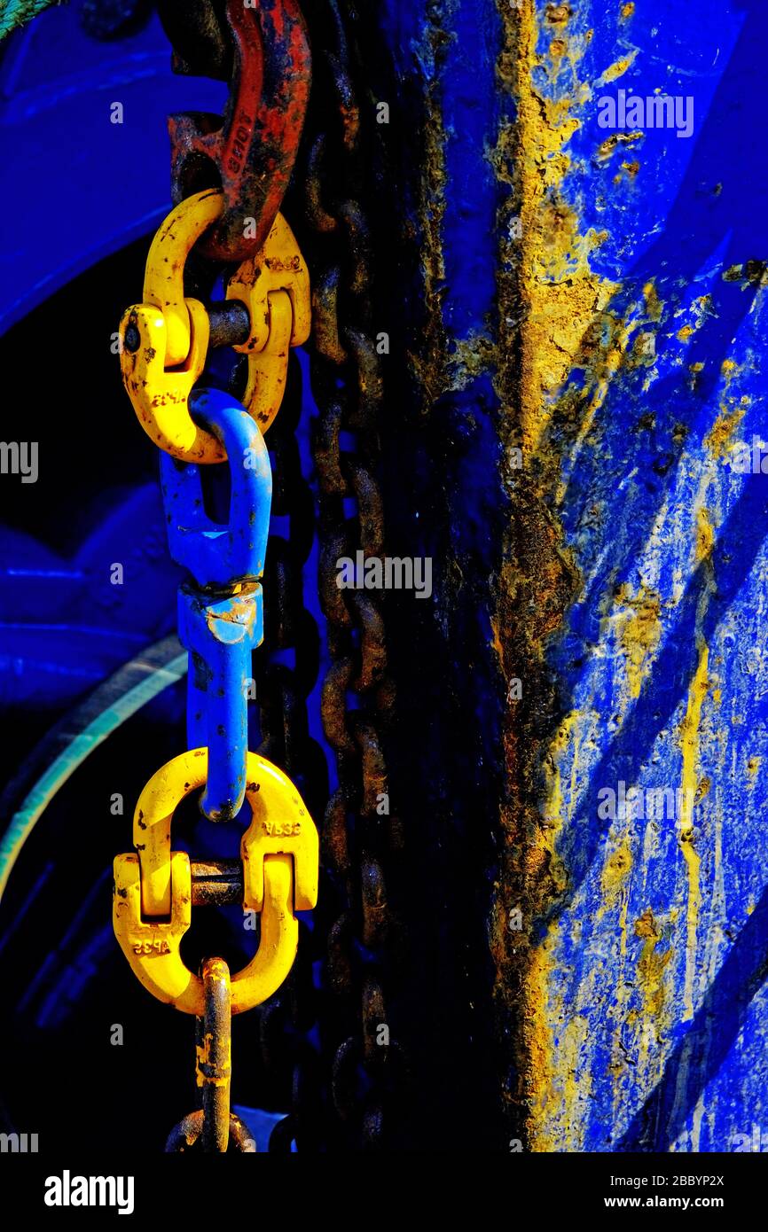 Ships cranes blue and yellow shackles and chains Stock Photo Alamy