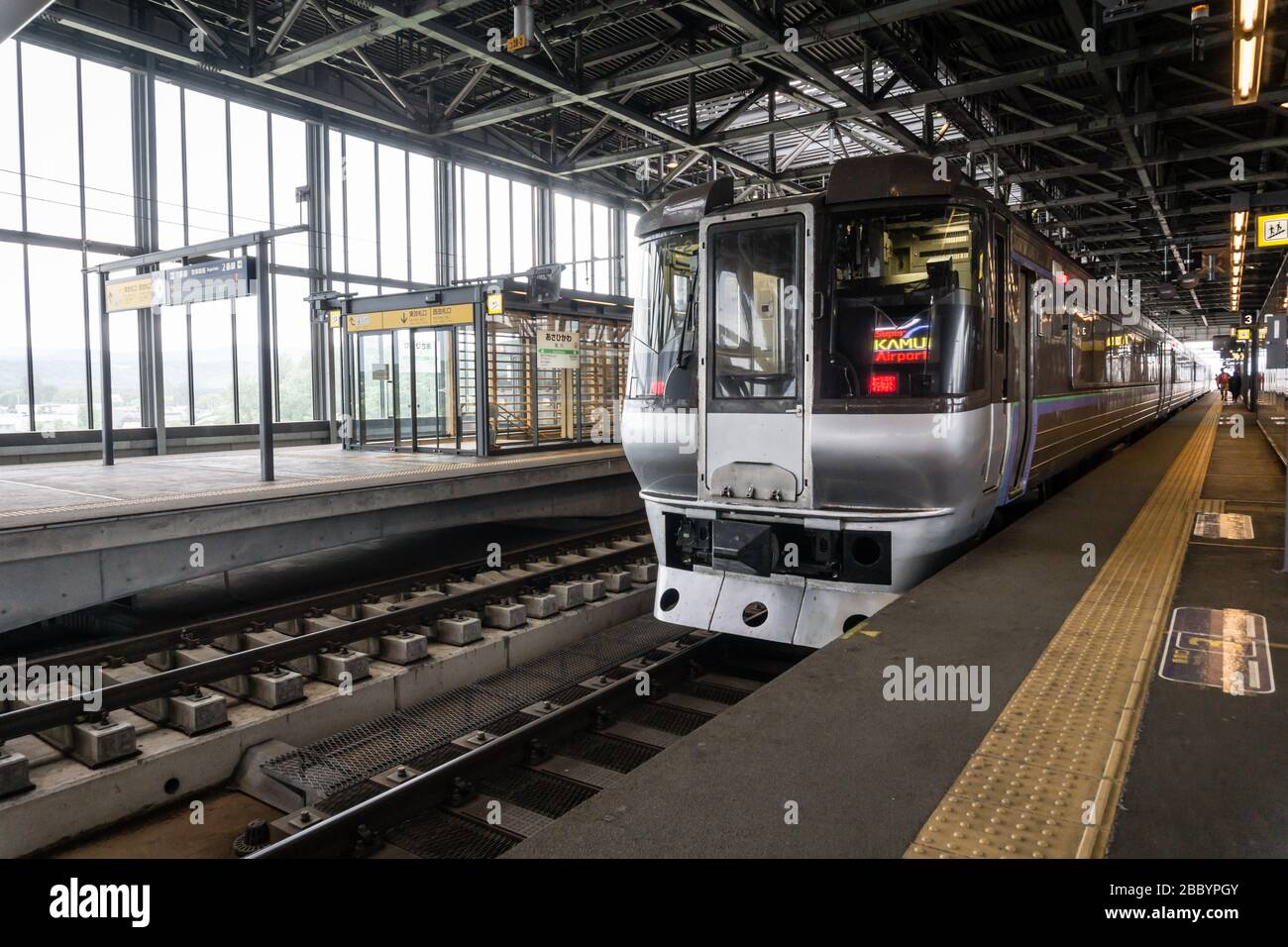 View of a JR train waiting at platform 4 in Asahikawa Station, Hokkaido, Japan Stock Photo
