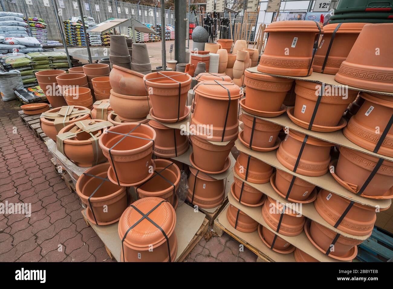 Plant pots and bowls, hardware store, Bavaria, Germany Stock Photo