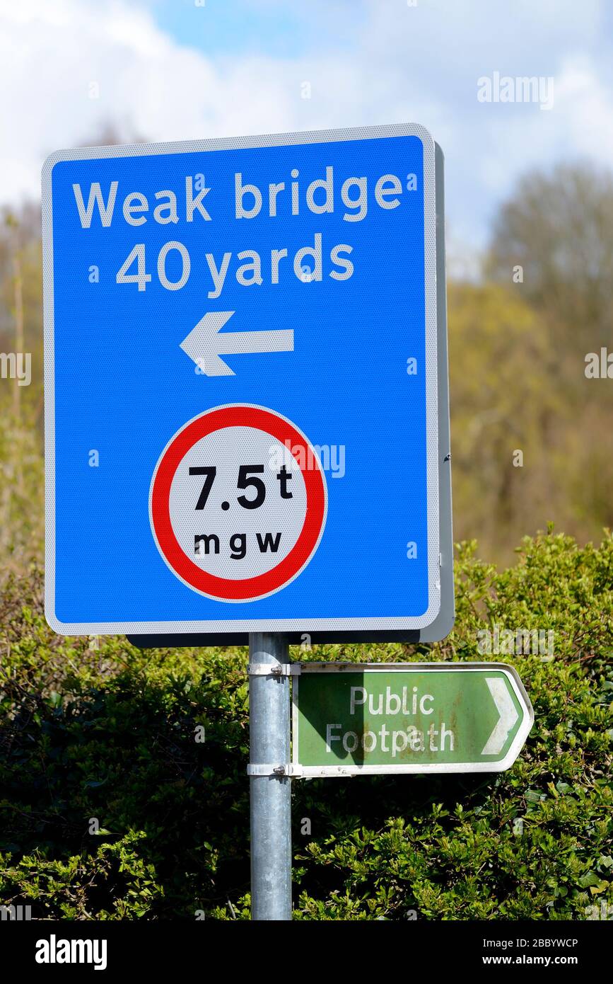 Loose Village, Kent, UK. Weak Bridge warning sign in the village Stock Photo