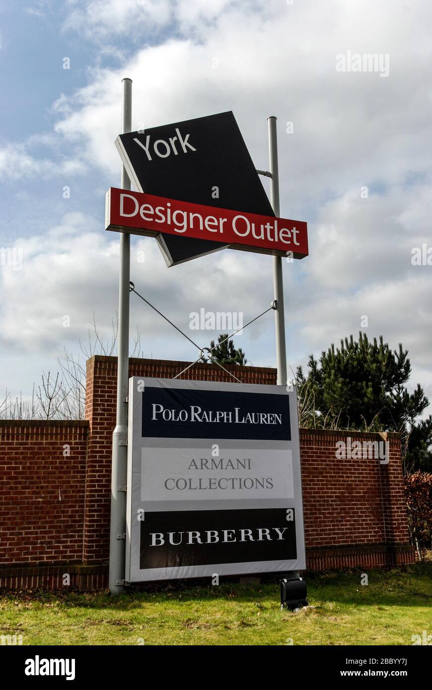 York retail outlet hi-res stock photography and images - Alamy