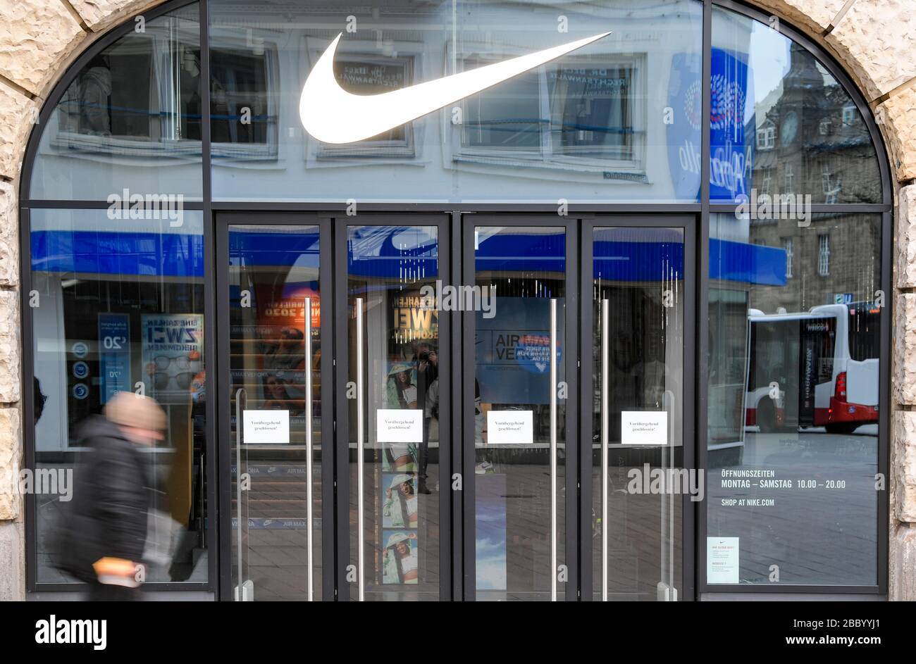 Nike store 2020 hi-res stock photography images - Alamy