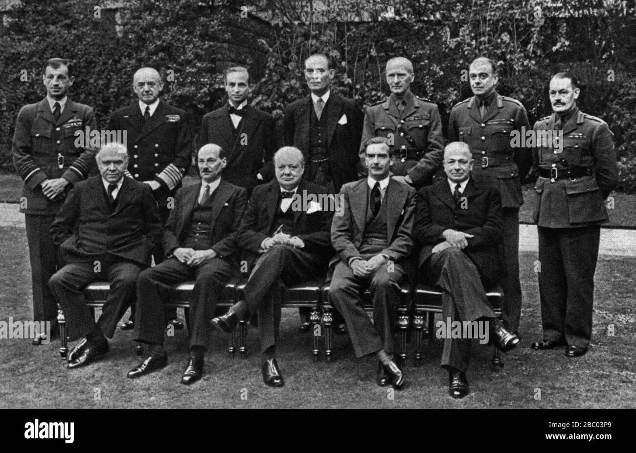 Churchill with Beaverbrook, .Atlee,.Eden and.Alexander. Behind him: Portal..Pound, Sinclair, Margesson, Dill, Ismay and Hollis. 16th October 1941. Stock Photo