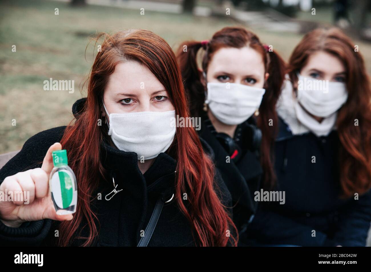 People wearing dirty face masks hi-res stock photography and images - Alamy
