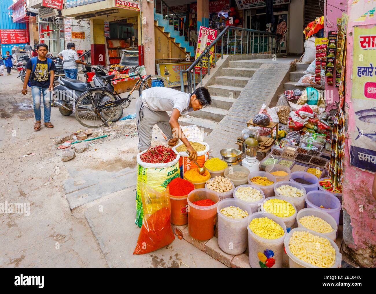 Colourful spices and dried vegetables on display: street scene in Mahipalpur district, a suburb near Delhi Airport in New Delhi, capital city of India Stock Photo