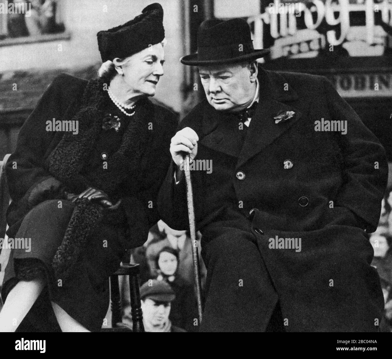 Winston Churchill with his wife attending a national thanksgiving celebration at Westerham, near Chartwell. 10th November 1945 Stock Photo