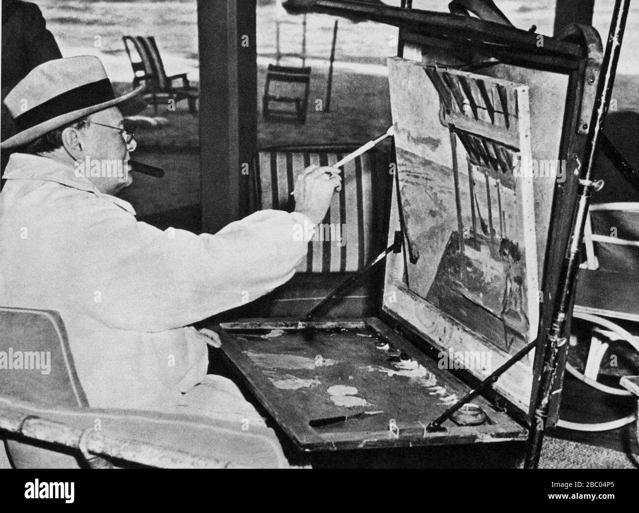 Winston Churchill painting at the Surf Club in Miami, Florida 2nd February 1946 Stock Photo