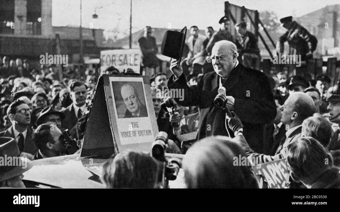 Winston Churchill speaking at Walthamstow in support of the Tory candidate.24th  October 1951 Stock Photo