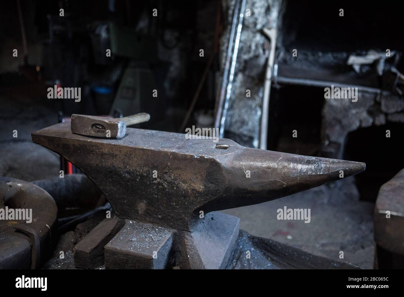 The anvil in the smithy of the Hachlschmith in Josefsthal at Schliersee. The hammer smithy has existed for over 300 years and supplies not only regional woodworkers and forest farmers but also a large construction company with tools. [automated translation] Stock Photo