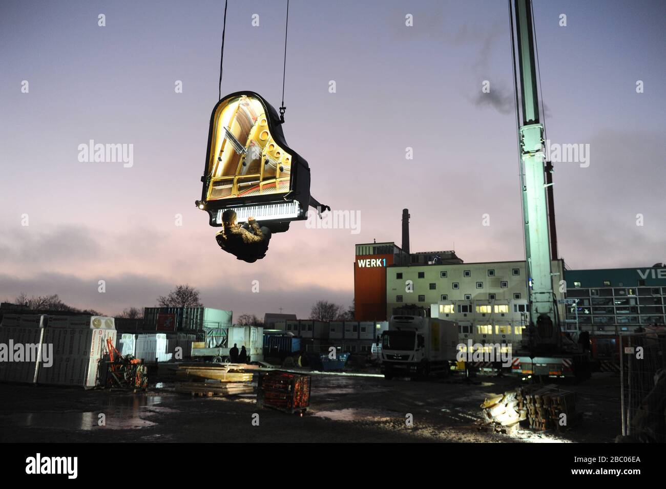 'Piano Vertical' by Alain Roche: At 6:45 in the morning, pianist Alain Roche, suspended from a crane, gives a concert in the factory district above the construction site of the new concert hall. [automated translation] Stock Photo