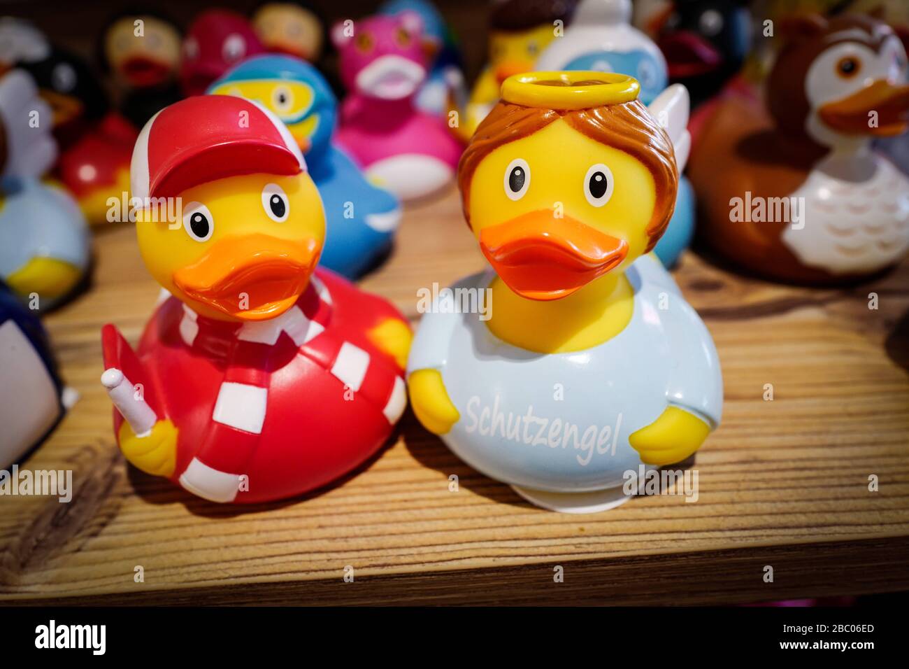 On the way on the A95 from Munich in the direction of Garmisch. A lot of accidents happen on this route, which is very popular with Rasern. Here finds at the motorway service station Höhenrain. Rubber ducks for every situation. [automated translation] Stock Photo