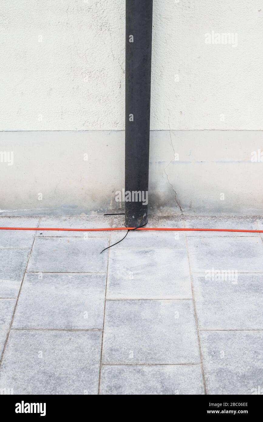 In Munich Orange Cables Are Laid For Seismic Measurements For Geothermal Energy automated 