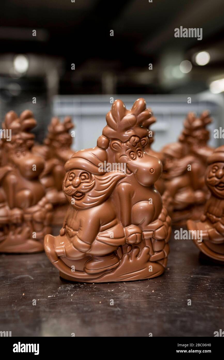Chocolate Santa Clauses in the chocolate factory 'Zuckersucht' in Aschheim near Munich. [automated translation] Stock Photo