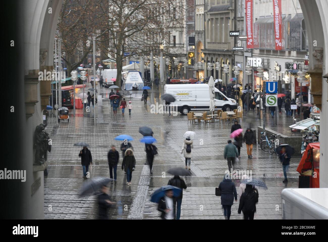 The city centre of Munich after Christmas. Exchanging Christmas presents. [automated translation] Stock Photo