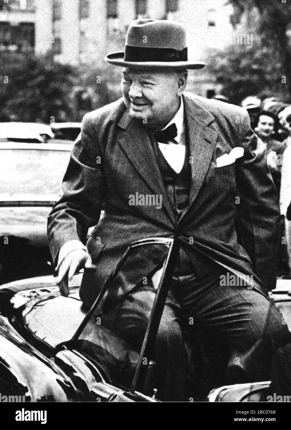 Winston Churchill driven through the streets of Ottawa after a meeting with the Canadian Prime minister, Mr. St Laurent.1st July 1954. Stock Photo