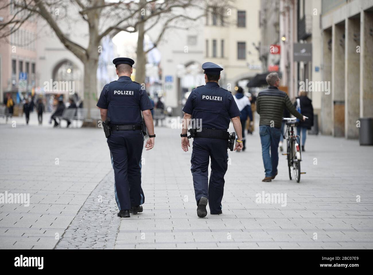 Patrolmen on patrol in the Munich pedestrian zone. [automated translation] Stock Photo