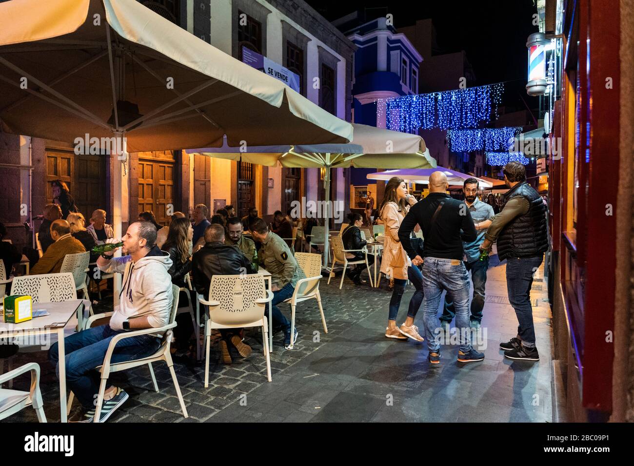 Spain, Canary Islands, Gran Canaria, Las Palmas - nightlife, going for  tapas Stock Photo - Alamy
