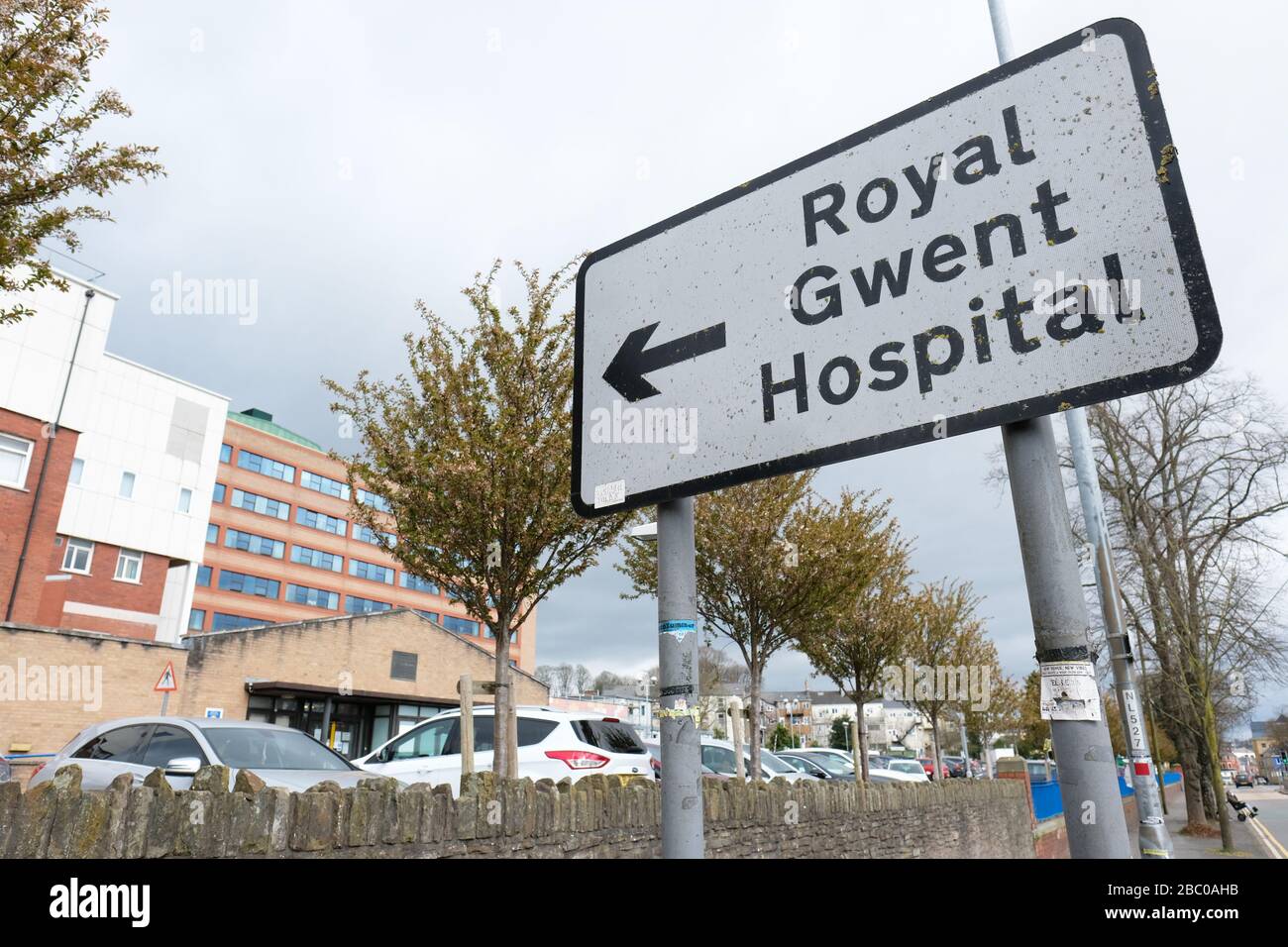 Newport, Gwent, Wales, UK – Thursday 2nd April 2020 – The Royal Gwent Hospital run by the Aneurin Bevan University Health Board ( ABUHB ). As at 1st April 2020 there were 681 confirmed cases of Coronavirus in the ABUHB area, out of a local population of 591,225 making Newport a Coronavirus hotspot.   Photo Steven May / Alamy Live News Stock Photo