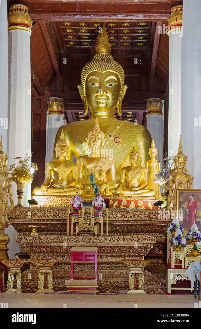 Golden Buddha statue in the temple of Wat Phra That Chae Haeng, Royal ...