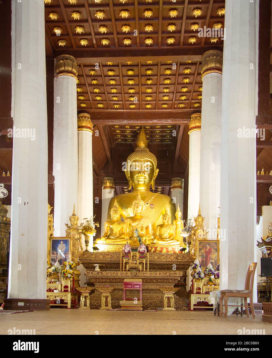 Golden Buddha statue in the temple of Wat Phra That Chae Haeng, Royal ...