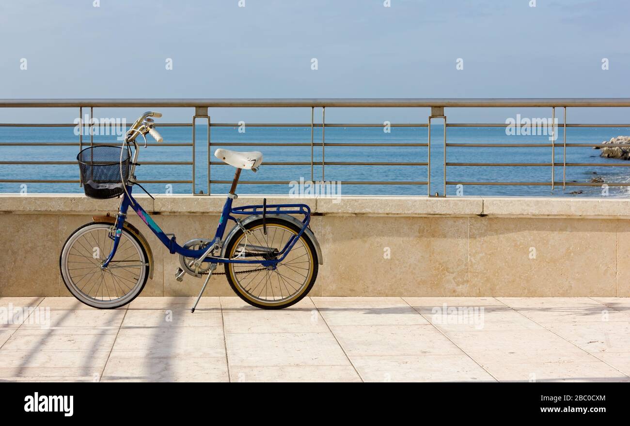 Bicycle basket blue hi-res stock photography and images - Alamy