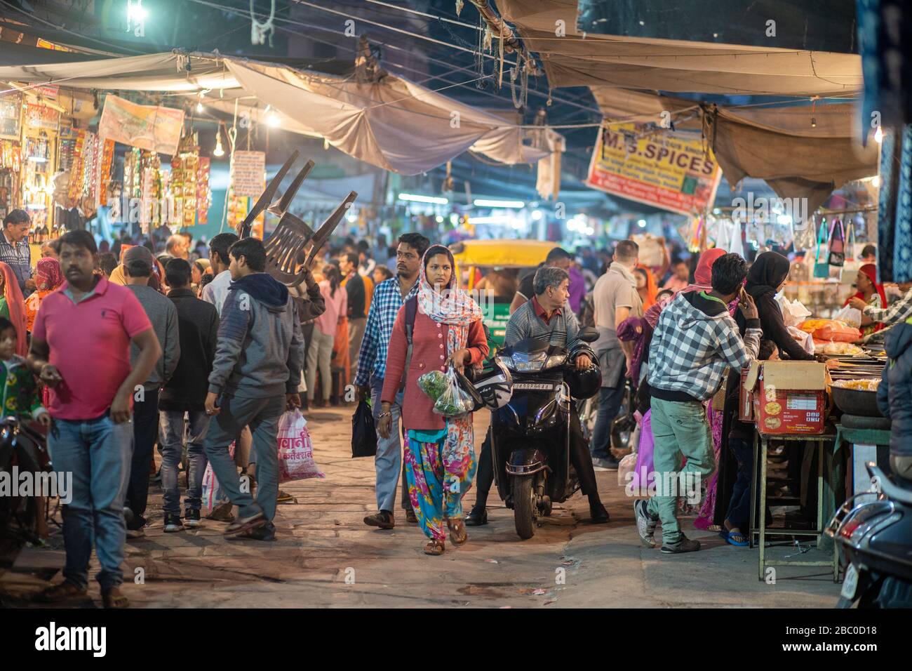 [Image: sardar-market-at-night-in-jodhpur-india-2BC0D18.jpg]