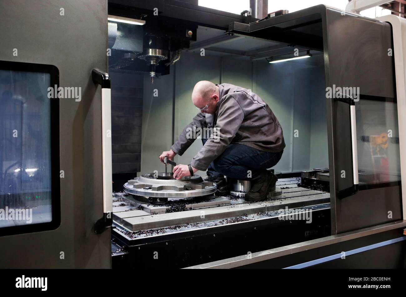 A machinist checks a component using a vernier caliper at Cook Defence Systems, Stanhope, County Durham. 2/3/2020.  Photograpgh: STUART BOULTON. Stock Photo