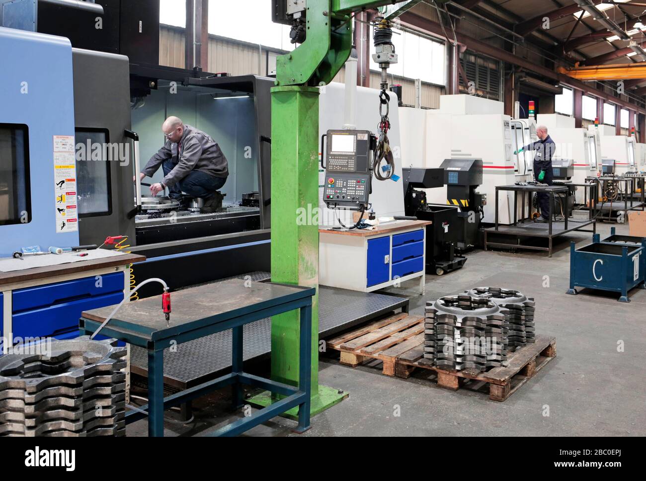 A machinist checks a component using a vernier caliper at Cook Defence Systems, Stanhope, County Durham. 2/3/2020.  Photograpgh: STUART BOULTON. Stock Photo