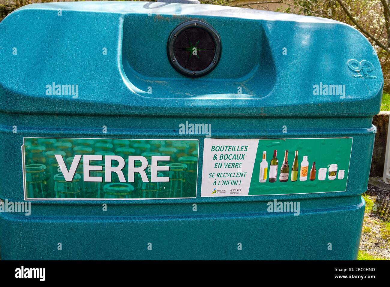 Recycling bin and plastic and glass hi-res stock photography and images -  Alamy
