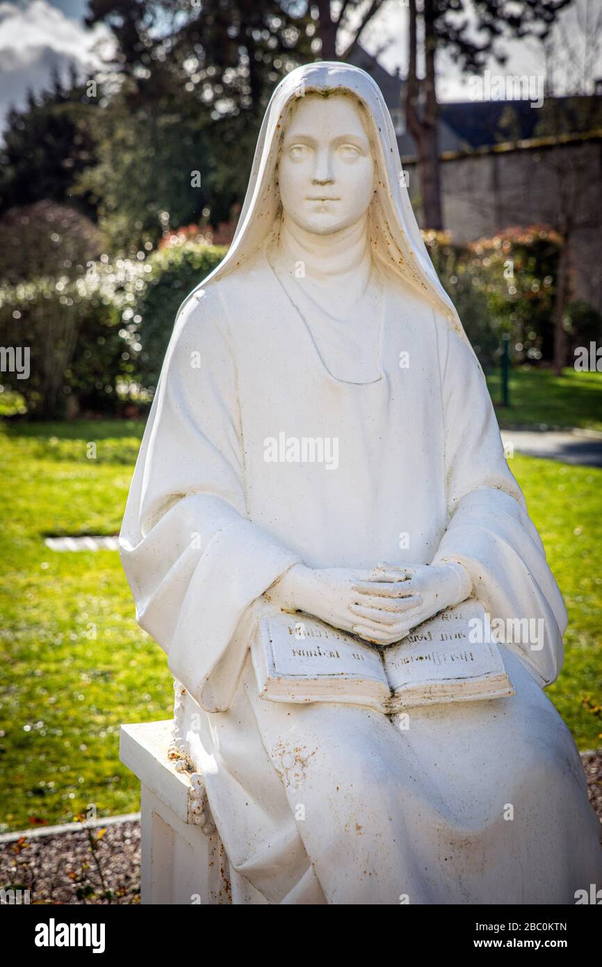 Saint therese statue hi-res stock photography and images - Alamy