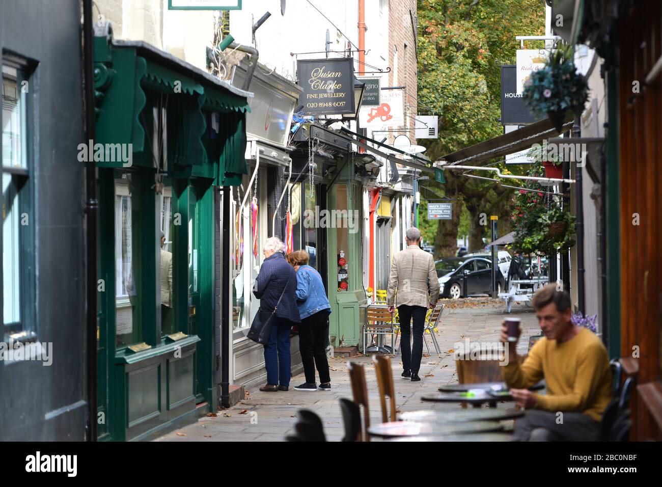 Shops and bars in Paved Court, Richmond, London, UK Stock Photo