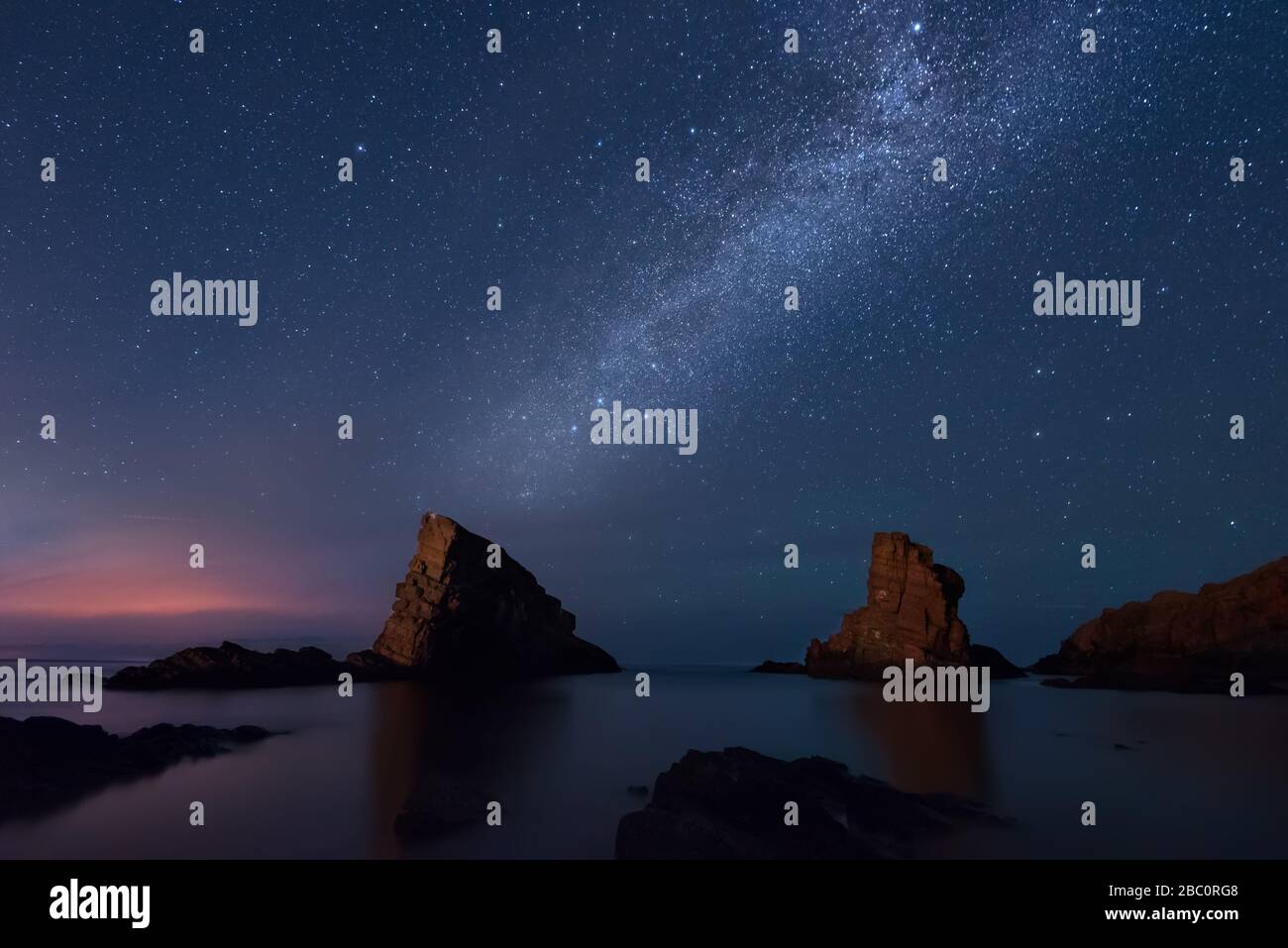 Milky way over sea hi-res stock photography and images - Alamy