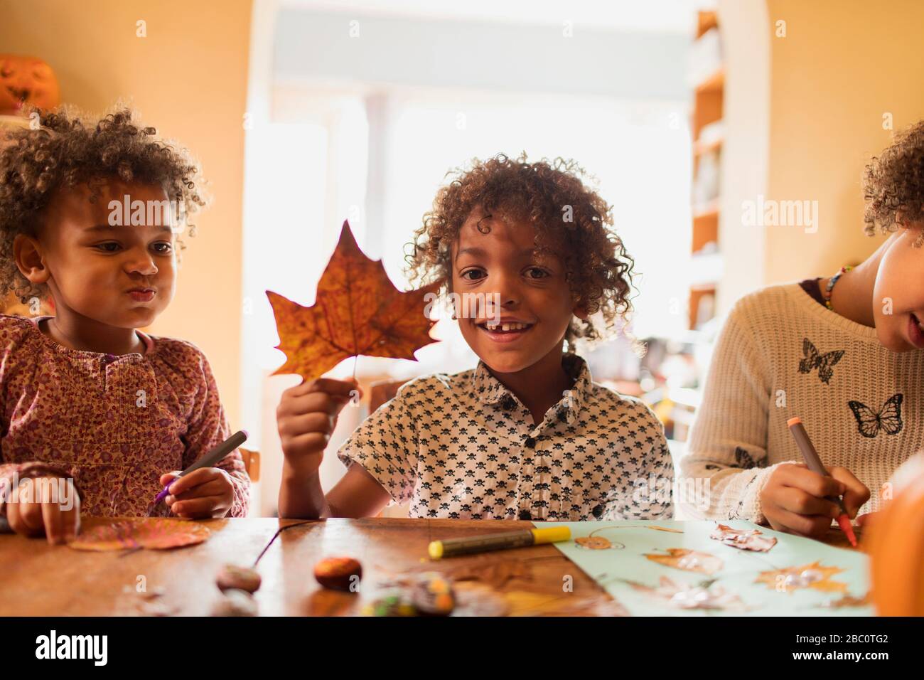 Girl doing crafts hi-res stock photography and images - Alamy