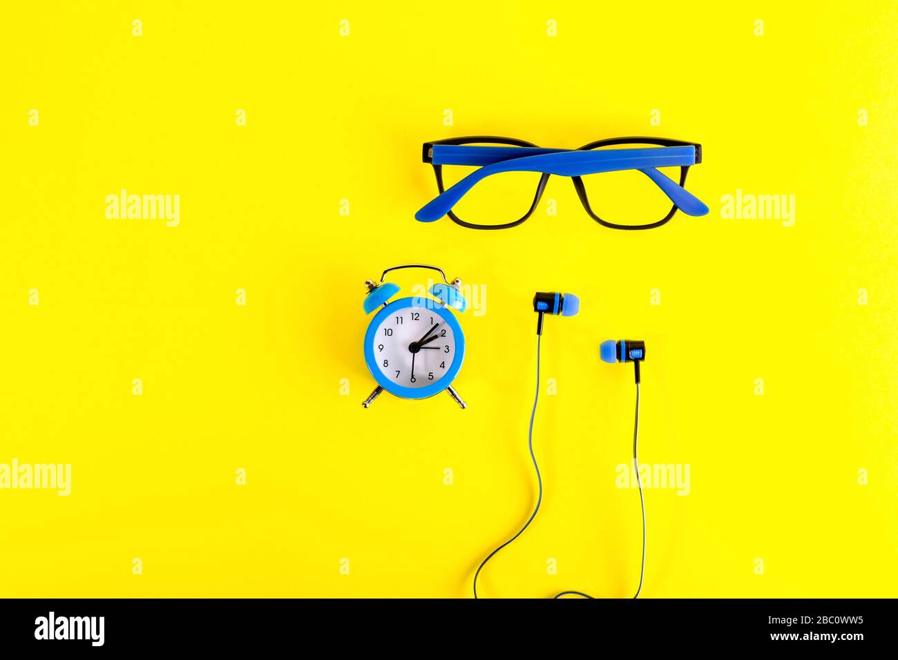 Small blue classicstyle alarm clock, in minimalist style, blue