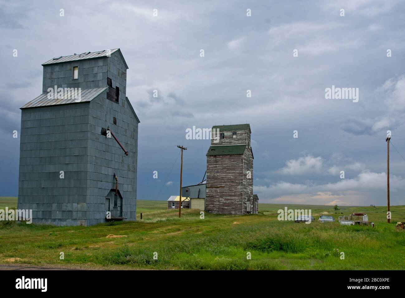 Grain elevators in Loring Montana Stock Photo Alamy