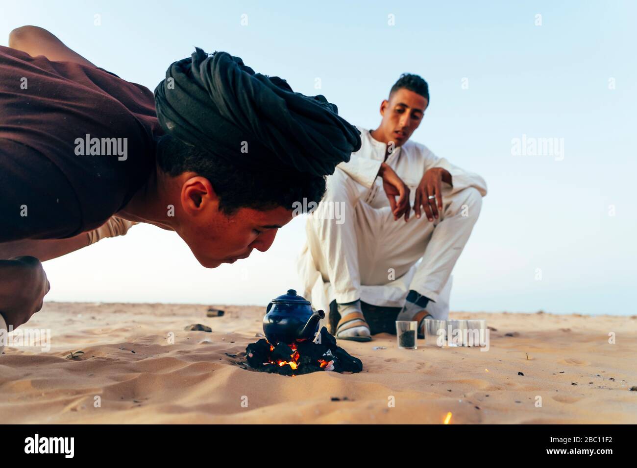 Men preparing tea in Sahara desert, Tindouf, Algeria Stock Photo Alamy