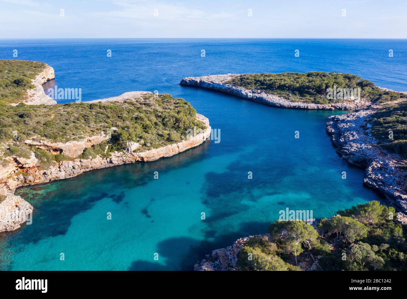 Cala Sa Nau, bei Cala d'Or, Region Migjorn, Drohnenaufnahme, Mallorca, Balearen, Spanien Stock Photo