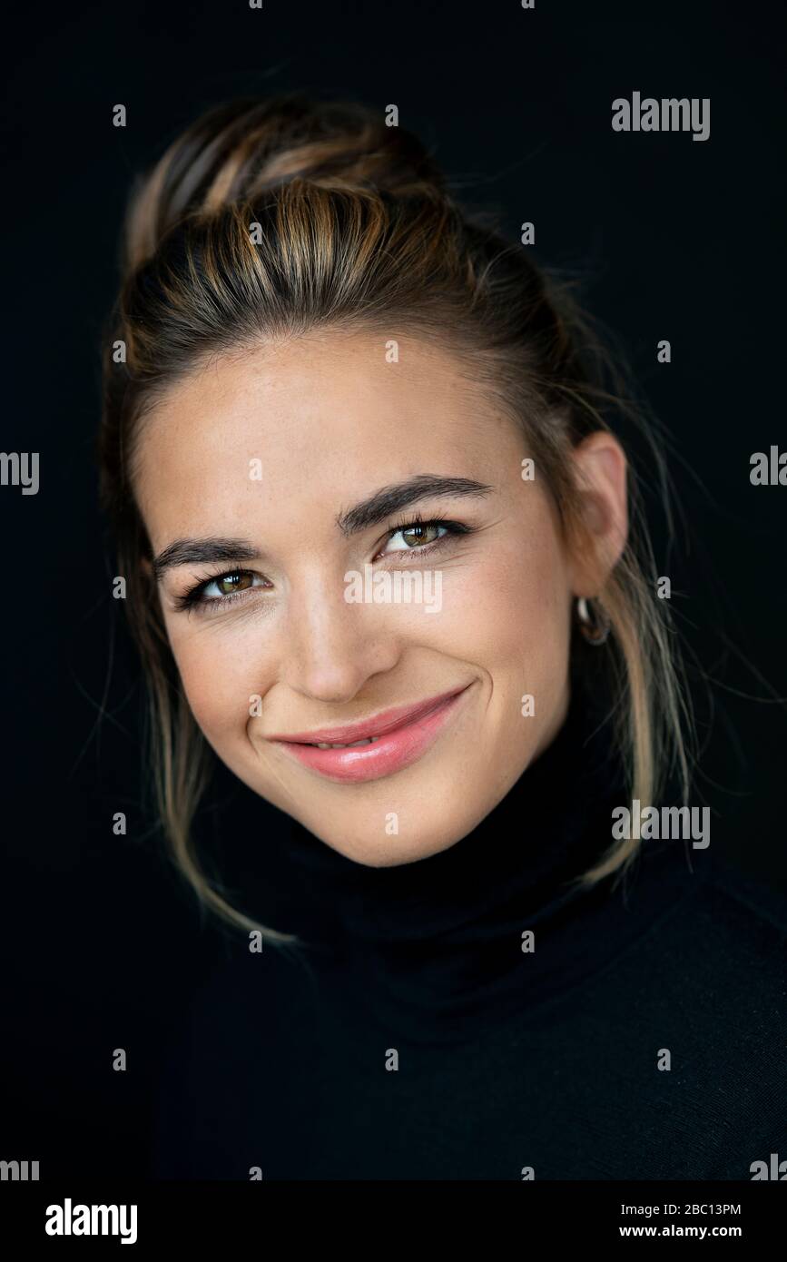 Black woman looking at camera hi-res stock photography and images - Alamy