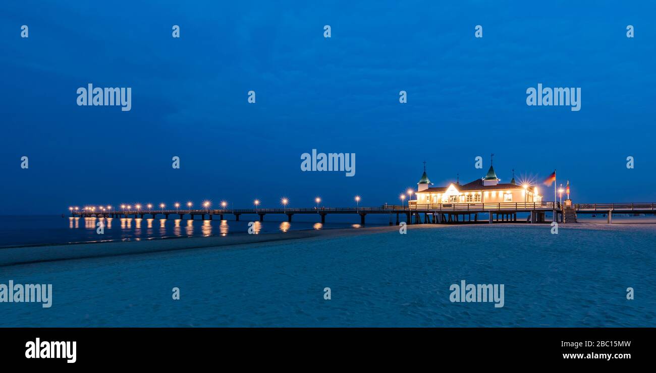 Deutschland, Mecklenburg-Vorpommern, Ostsee, Ostseeküste, Insel Usedom, Ahlbeck, Seebad, Seebrücke, Strand Stock Photo